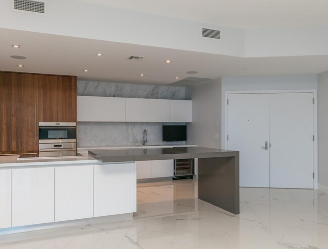 Building Photo - 701 N Fort Lauderdale Beach Blvd