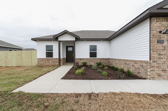 Building Photo - Beautiful Home in Farmington!