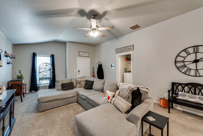 Building Photo - 1311 Lantana Ct