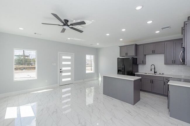Building Photo - 6513 Avenue B