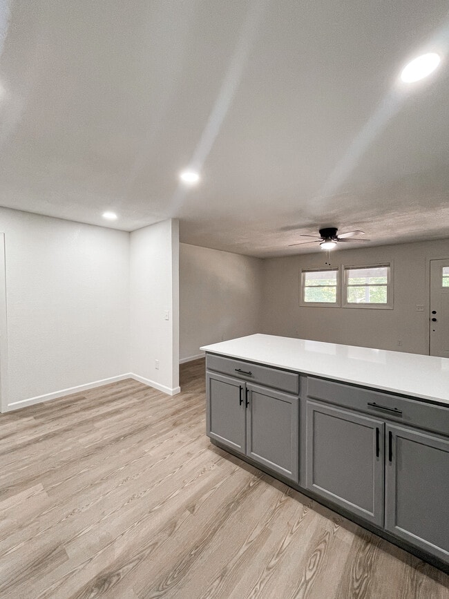 Building Photo - 21 Munster Dr