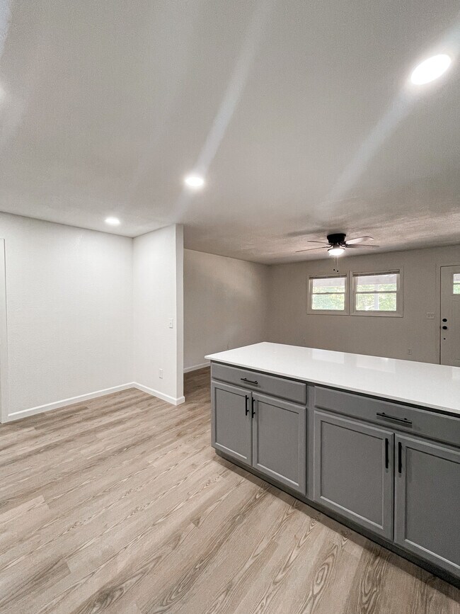 Foto del edificio - 21 Munster Dr