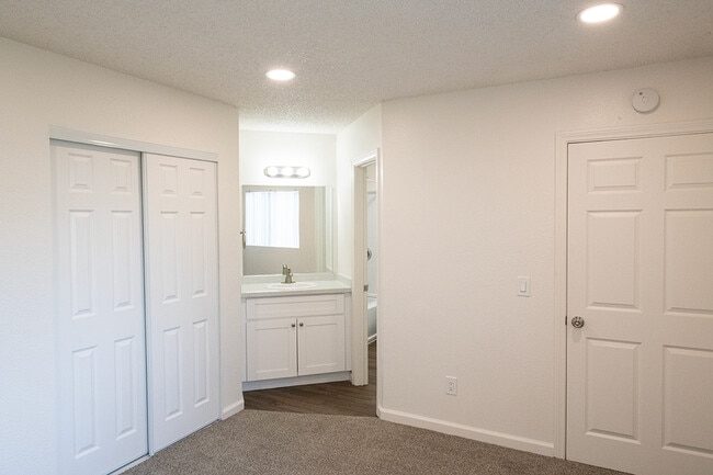 Building Photo - Orange Glen