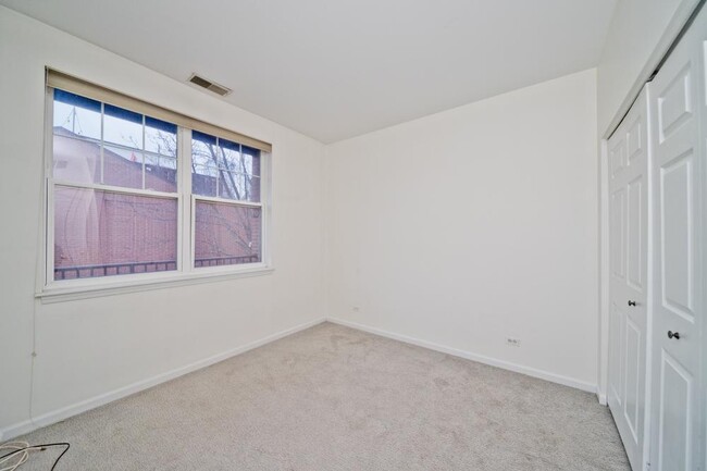 Foto del edificio - 2 bedroom in Chicago IL 60610