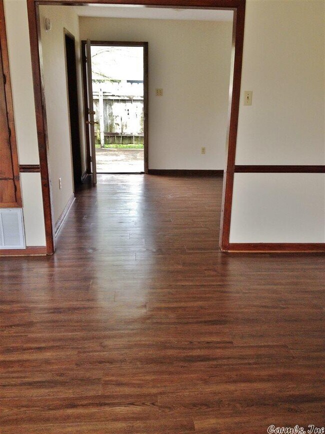 Building Photo - 123 Kell Dr