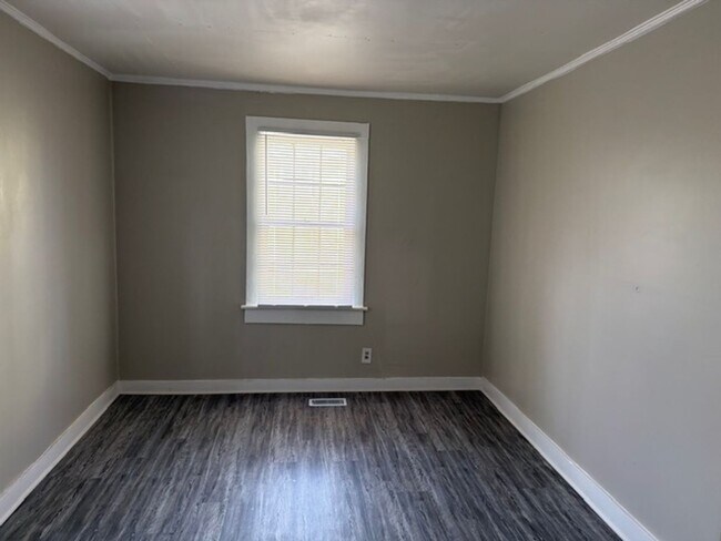 Foto del edificio - Adorable 3 bedroom 1 bath fully renovated home . Located in Gastonia