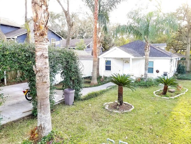 Building Photo - 3722 Bayshore Dr