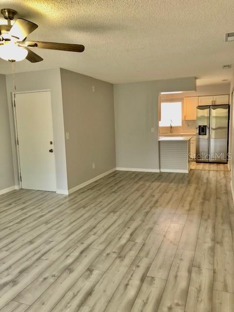 Foto del edificio - 2717 Hidden Lake Blvd