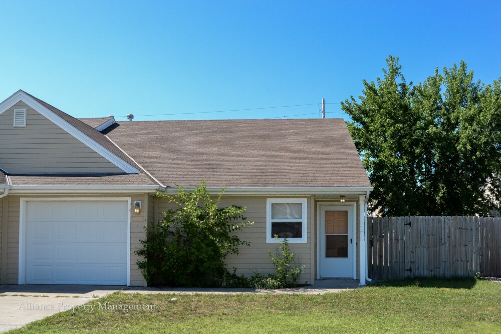 Primary Photo - Brookmont Dr. 516-518