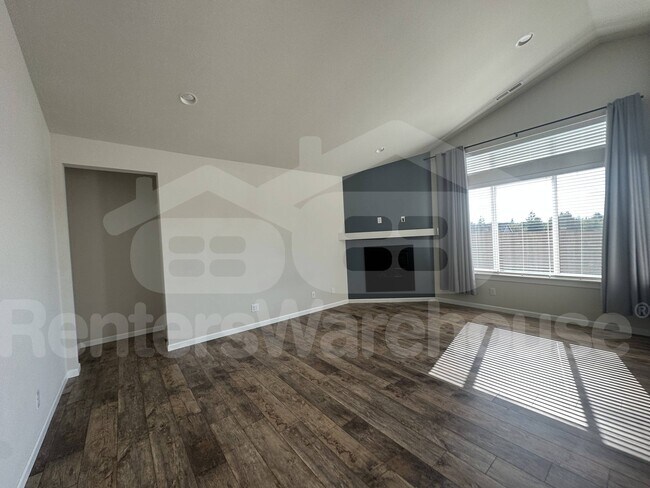 Foto del edificio - 2711 Fiddleback St NE