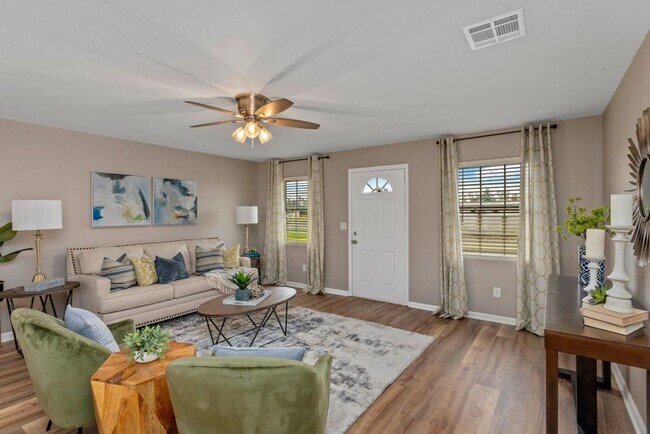 Building Photo - 3B/2B Home Available in Grand Lake - MOVE ...