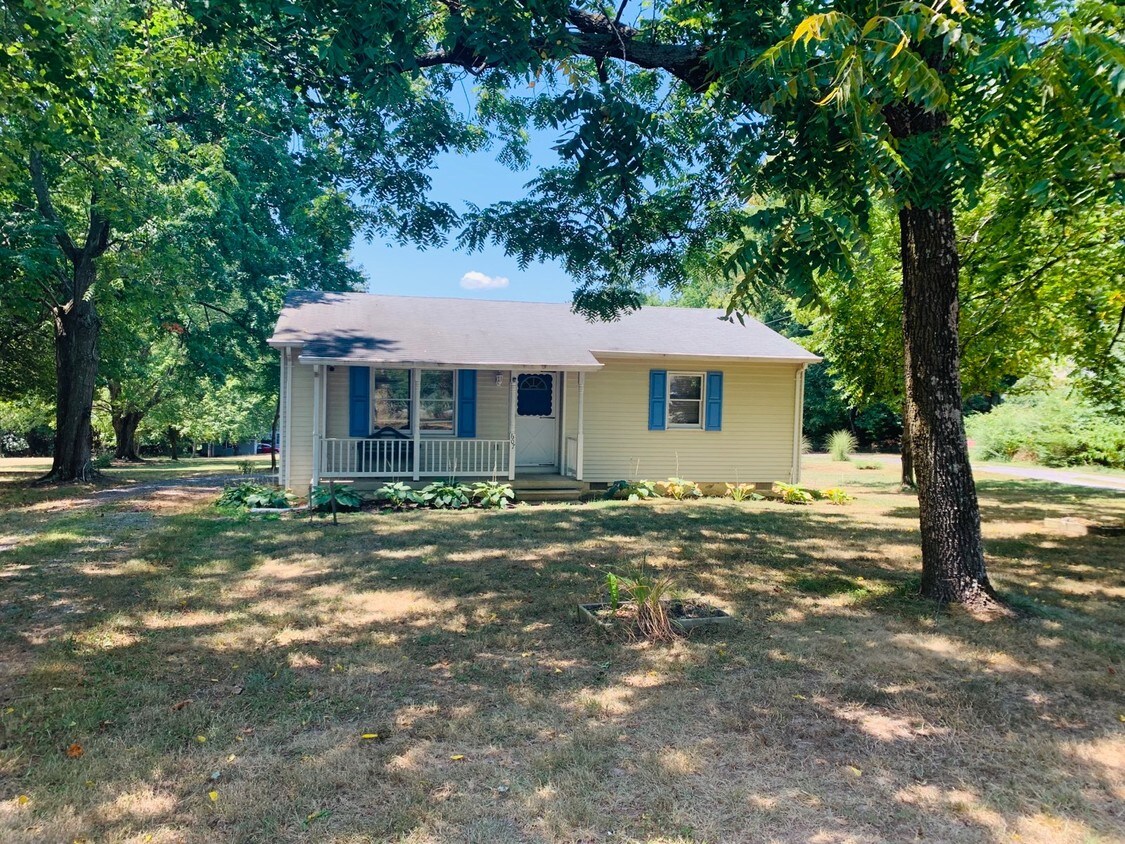 Primary Photo - 607 Truslow Rd