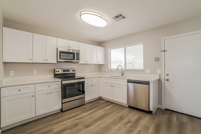 Foto del edificio - 15905 W Elm St