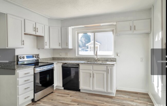 Building Photo - 175 E 5000 S