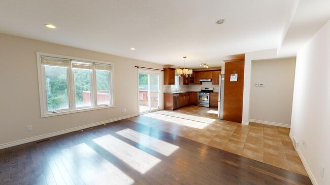 Building Photo - 4BD IN STONEY CREEK