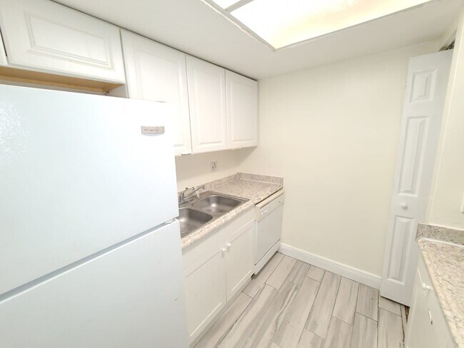Foto del edificio - 7638 Forest City Rd