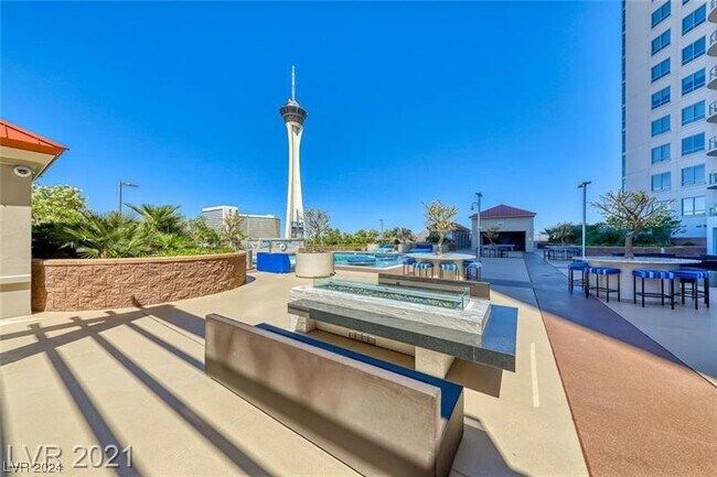 Foto del edificio - 200 W Sahara Ave