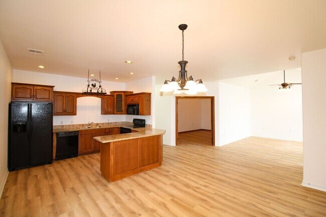 Foto del edificio - 10703 Douglas Dr