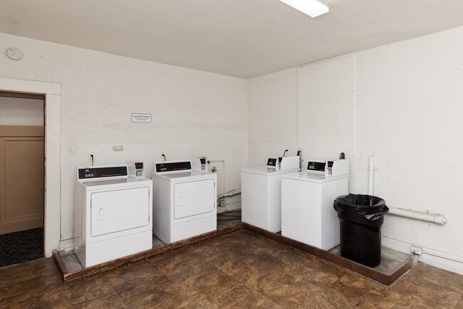 Building Photo - Gernard