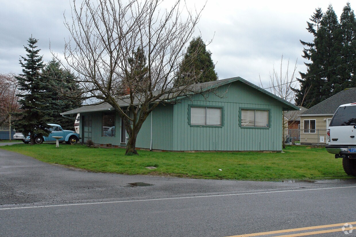 Primary Photo - 2626-2636 NE 111th Ave