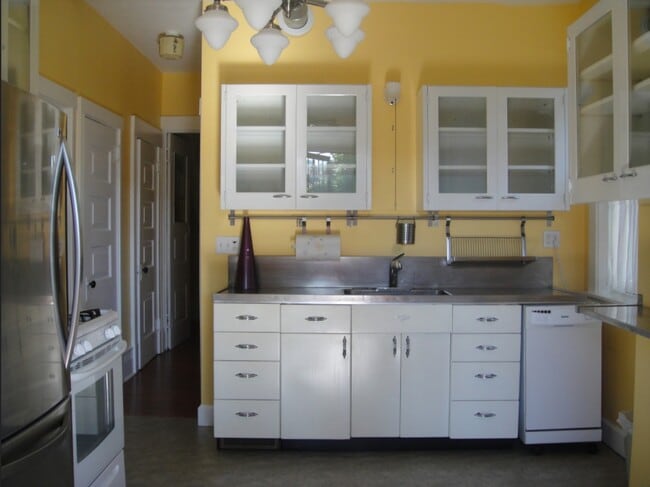 Well lit kitchen with stainless fridge, dishwasher, microwave, gas stove. - 3284 Dawson Street