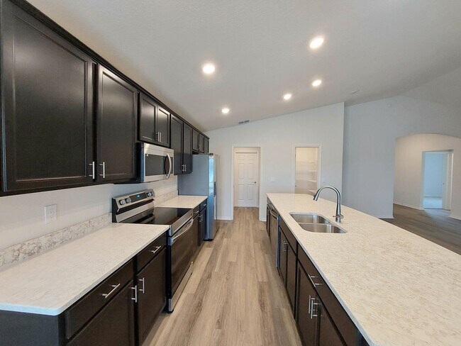 Foto del edificio - $500 off 1st month: Beautiful 4 Bedroom, 2 Bathroom House