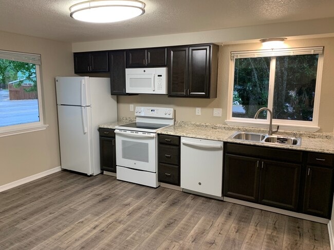 Building Photo - 6552th