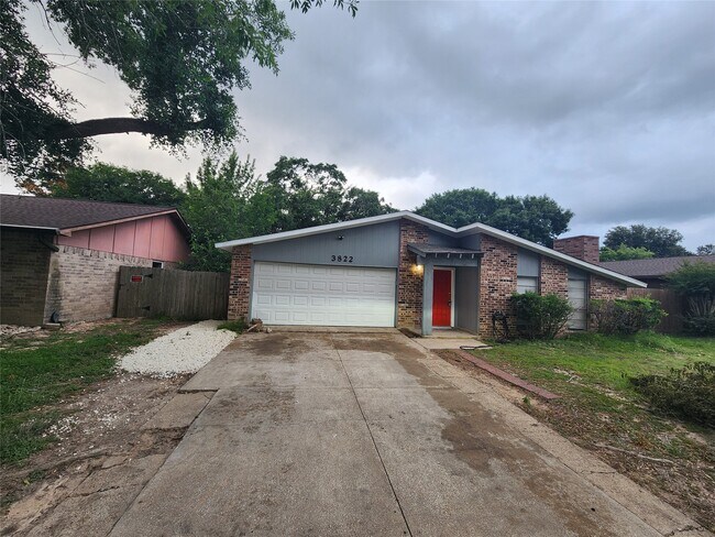 Foto del edificio - 3822 Broken Elm Dr