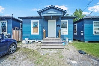 Building Photo - 3003 Amboy St