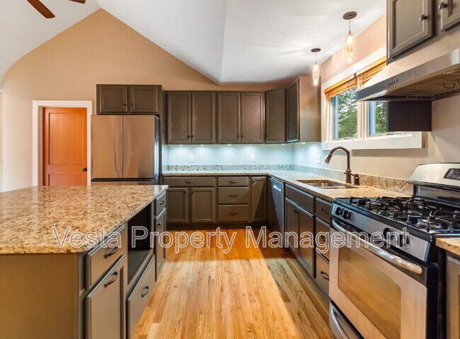 Foto del edificio - 318 Sulphur Springs Rd