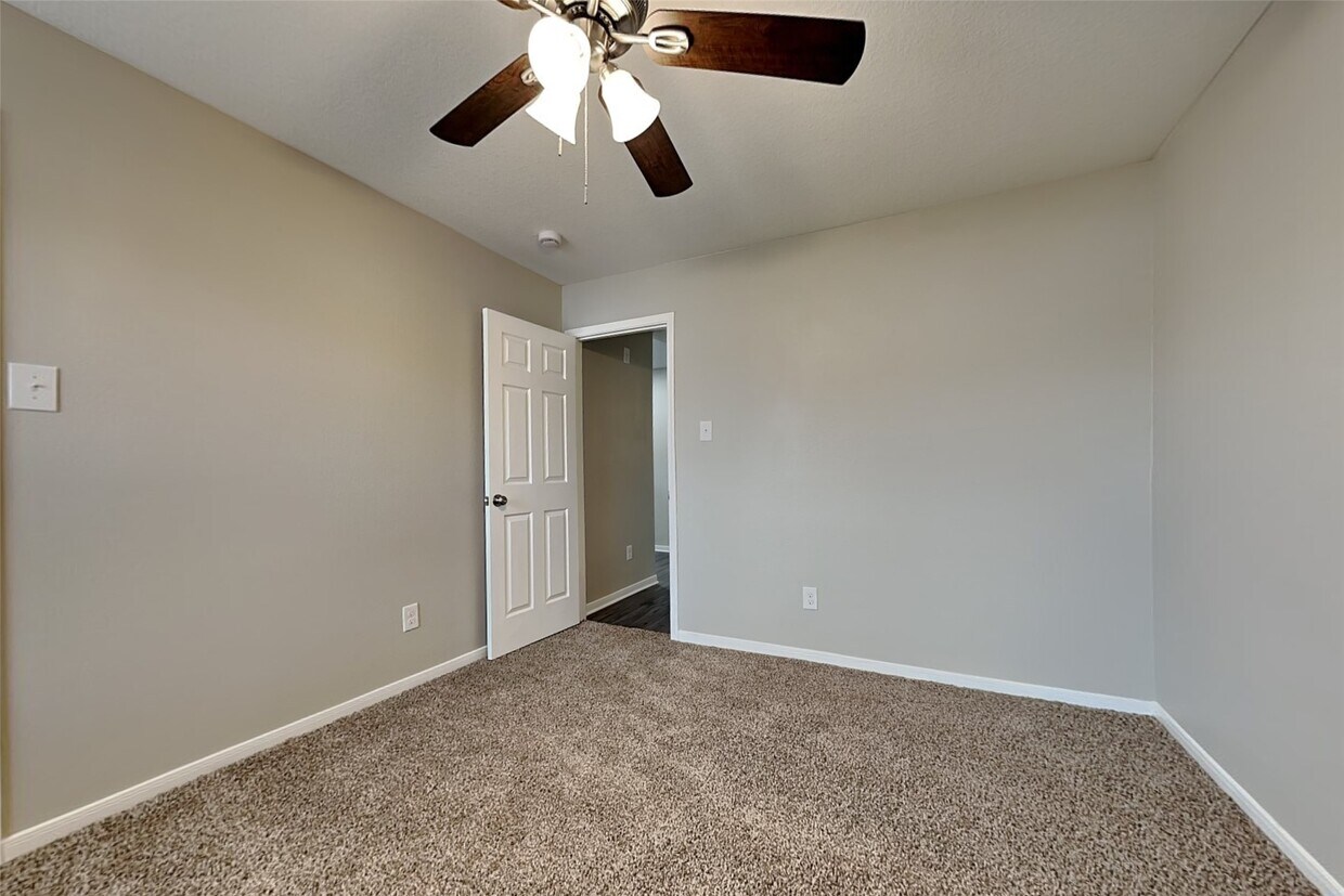 Building Photo - 16825 Greenhouse St