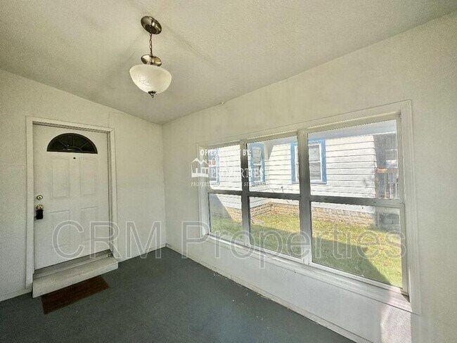 Building Photo - 1115 S Jay St