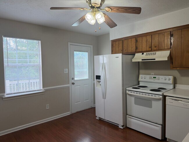 Building Photo - 2 Bedroom Duplex Townhouse off Wards Ferry Road