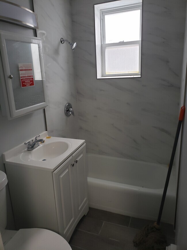 bathroom - 1425 Saint George Ave