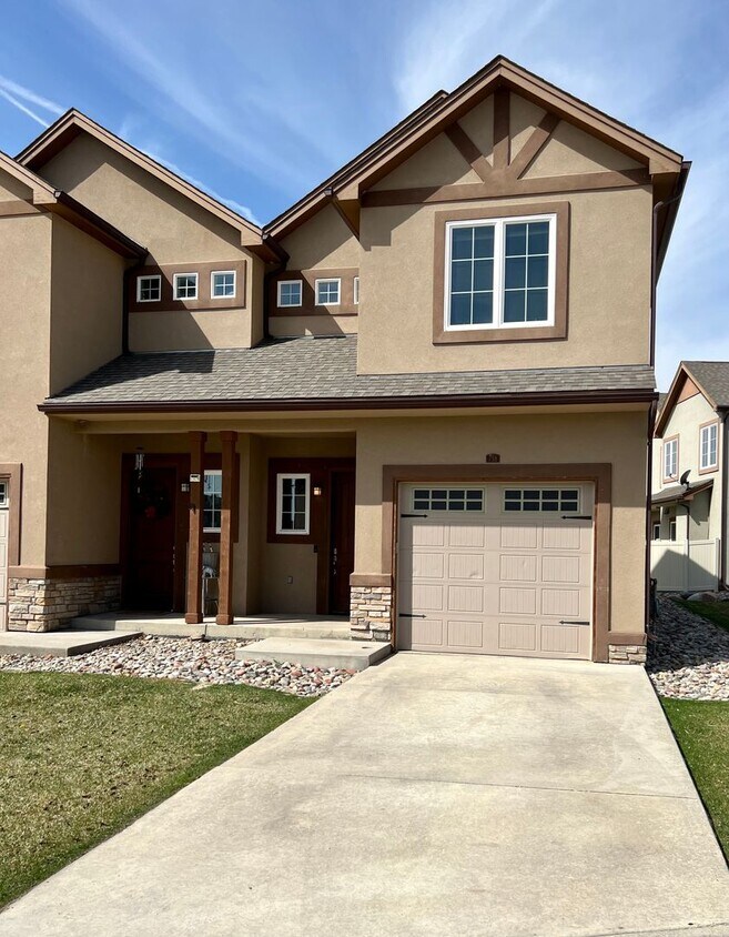 Foto principal - Townhome at Enclave for Rent in Rifle