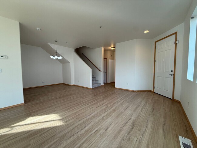 Foto del edificio - Three Bedroom Townhome in DuPont