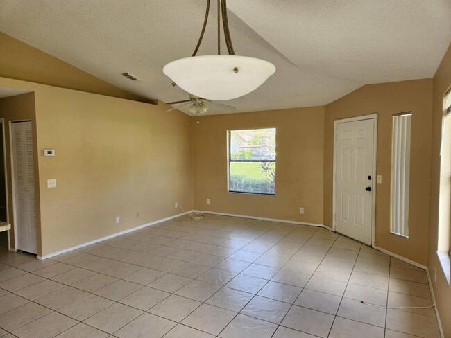 Foto del edificio - 2818 Stoneway Ln