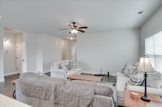 Building Photo - 8089 Cozy Knoll