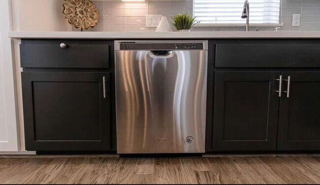 Building Photo - 2718 McGowen St