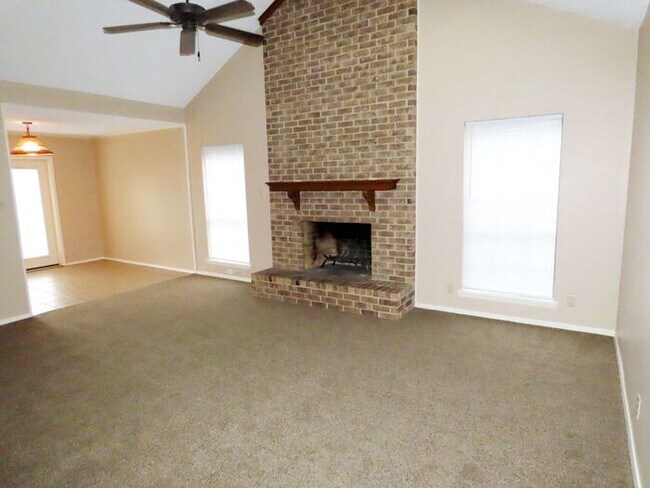Foto del edificio - 5502 Indian Springs Dr