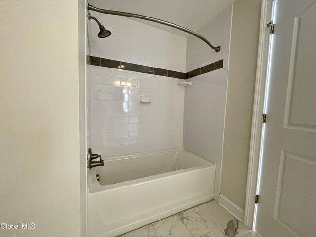 Foto del edificio - 233 Lake Ave