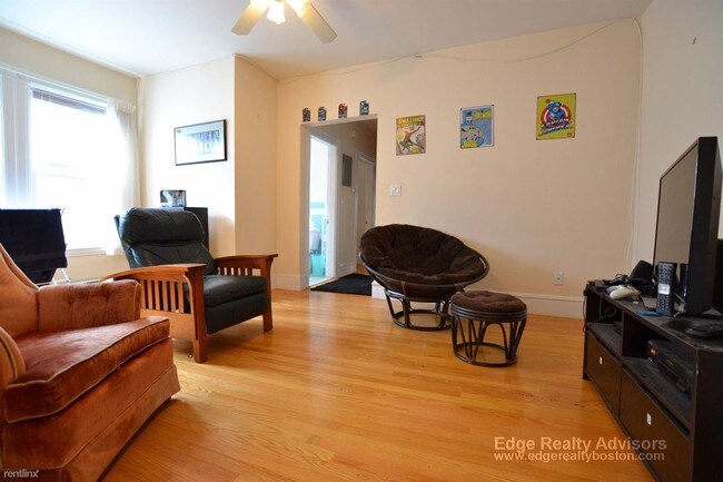 Building Photo - 589 Washington St