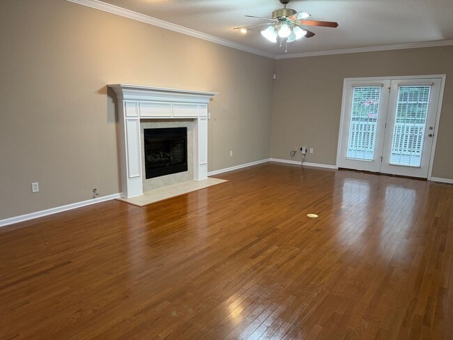 Building Photo - Lenoir City 37771 - 4 bedroom 2.5 bath - call Sharon Arnwine 865-313-7215