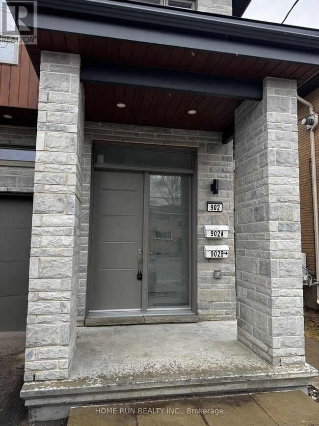 Photo du bâtiment - 902 Pinecrest Rd