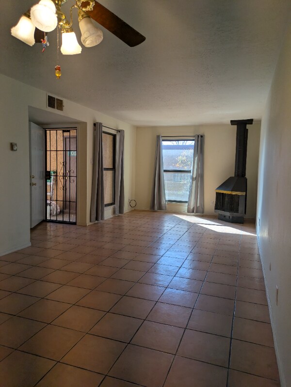 Foto del edificio - 12209 Menaul Blvd NE