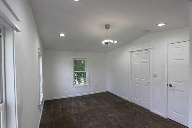 Foto del edificio - 633 1/2 Whitney Blvd