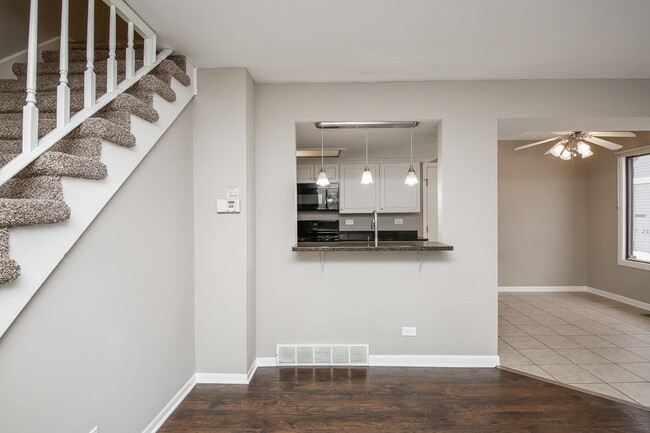 Building Photo - 29W529 Winchester Cir S