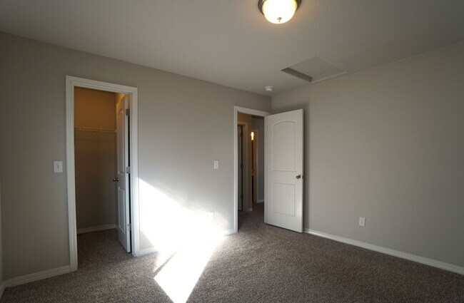 Foto del edificio - 8046 Misty Moon Drive