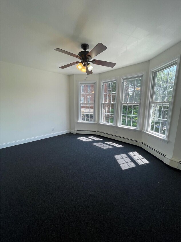 Foto principal - 2689 W Main St
