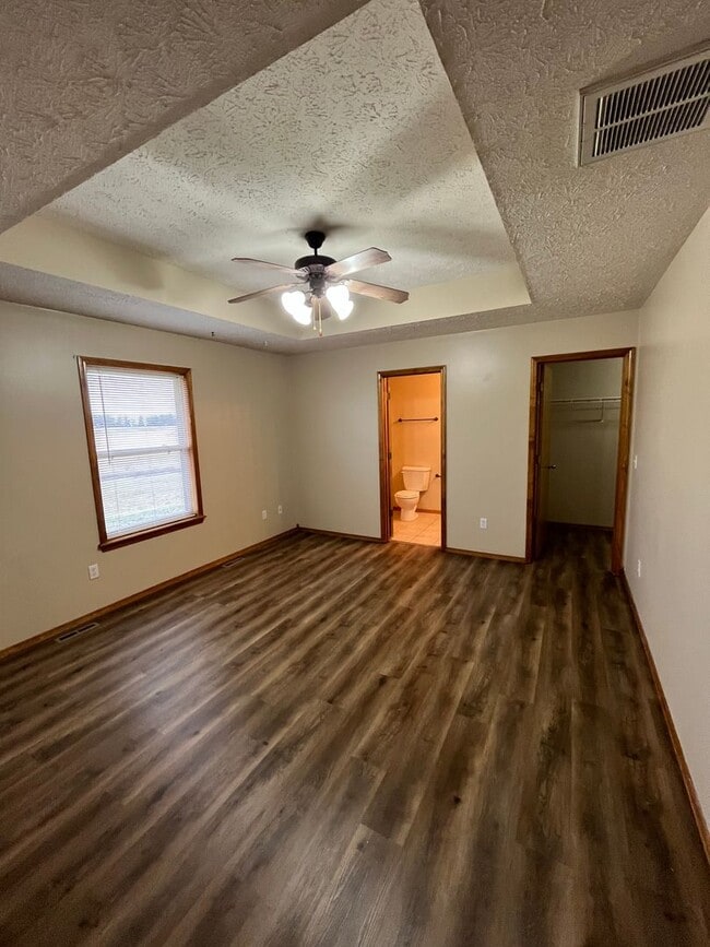 Foto del edificio - 3 bedroom 2 bath home in Ozark!  AVAILABLE NOW!